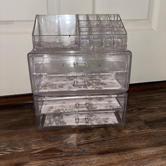 Clear Acrylic Makeup Organizer - Picture 2 of 3